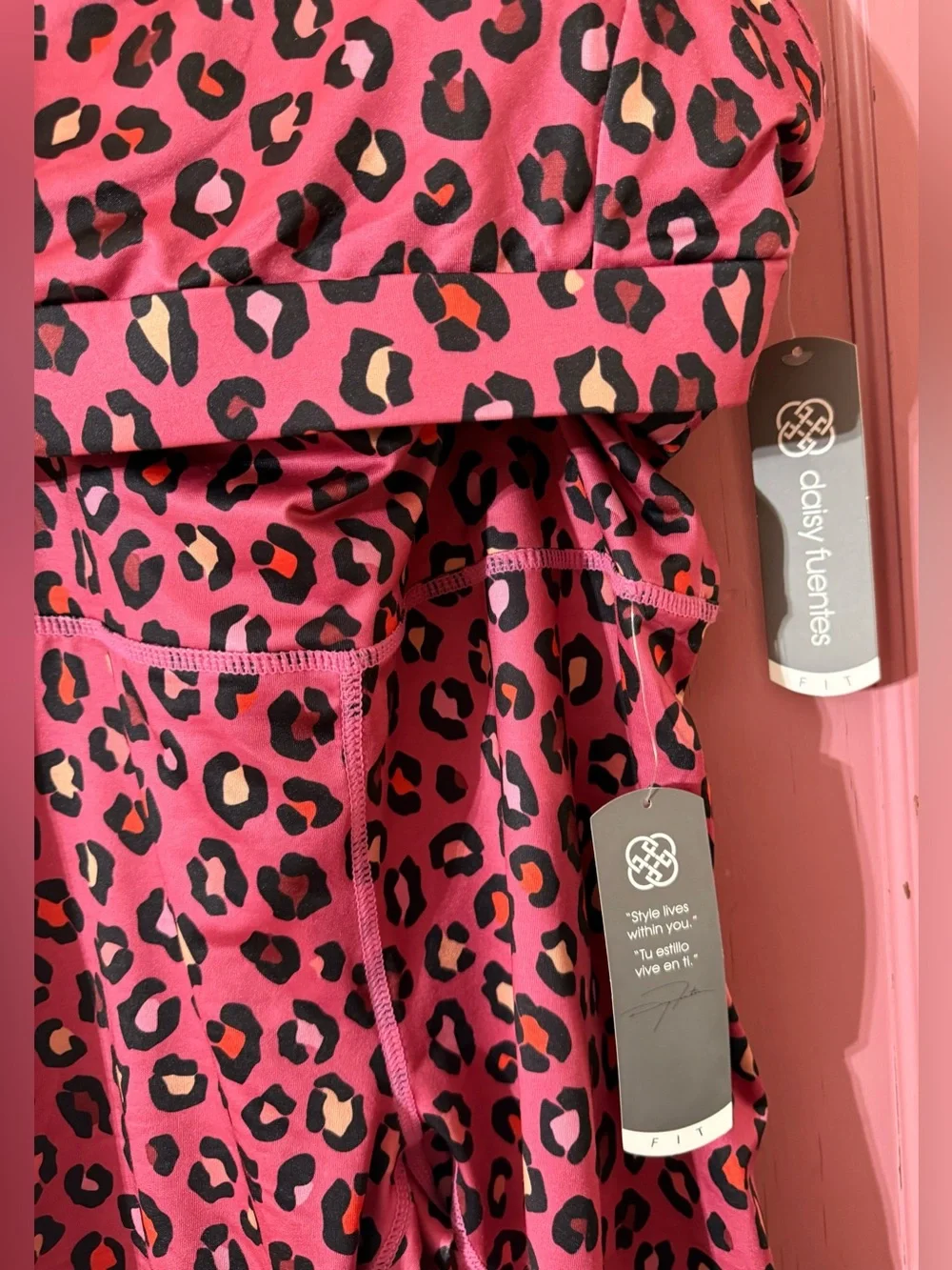 Daisy Fuentes Women's Pink Leopard Print Sports Bra & bike shorts XL